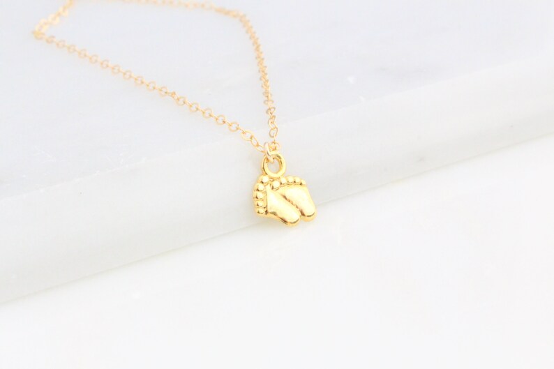 Baby Shower Gift Newborn Necklace Family Jewelry Gold Silver Rose Gold Tiny Baby Feet Charm Necklace New Mom to Be Gift Baby Imprint