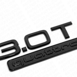 Peut inclure: Ensemble d'emblèmes noirs 3.0T Quattro. L'ensemble comprend les chiffres "3.0", la lettre "T" et le mot "Quattro". Les emblèmes sont dans une finition noire brillante et sont conçus pour une utilisation automobile.
