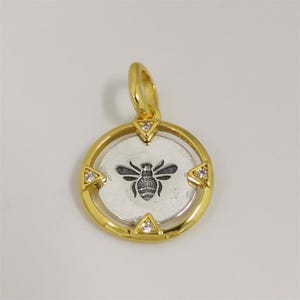pandora bee medallion charm