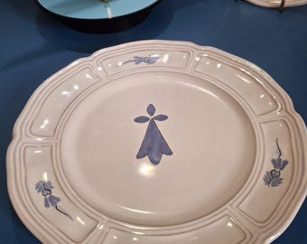 7 platos Henriot Quimper de Ø27,5 cm – Decoración de armiño – loza vidriada policromada