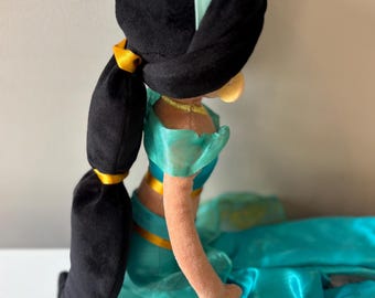 ALADDIN / Princess JASMINE / JASMIN Winter 18” Disney Store Doll