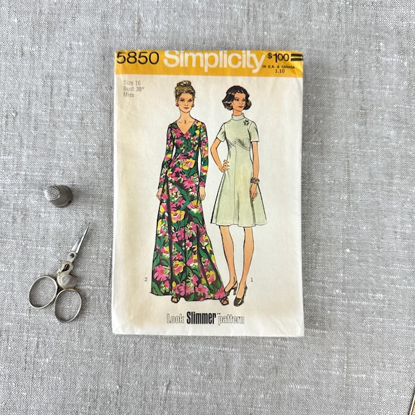 1970s Uncut Simplicity 5850 Dress Pattern: Fit and Flare, Size 16 Bust 38"