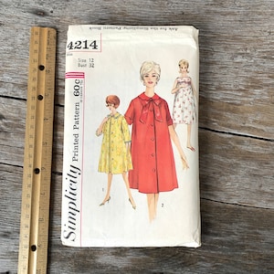 1960s Uncut Simplicity Pattern 4214 Nightgown and Robe Factory Fold 32” Bust