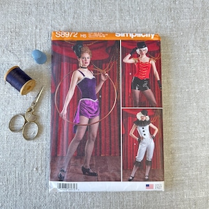 Simplicity Burlesque Clown Ring Mistress Costume Sewing Pattern: Simplicity 8972, Size 6-14 (New, Uncut Factory Folded)