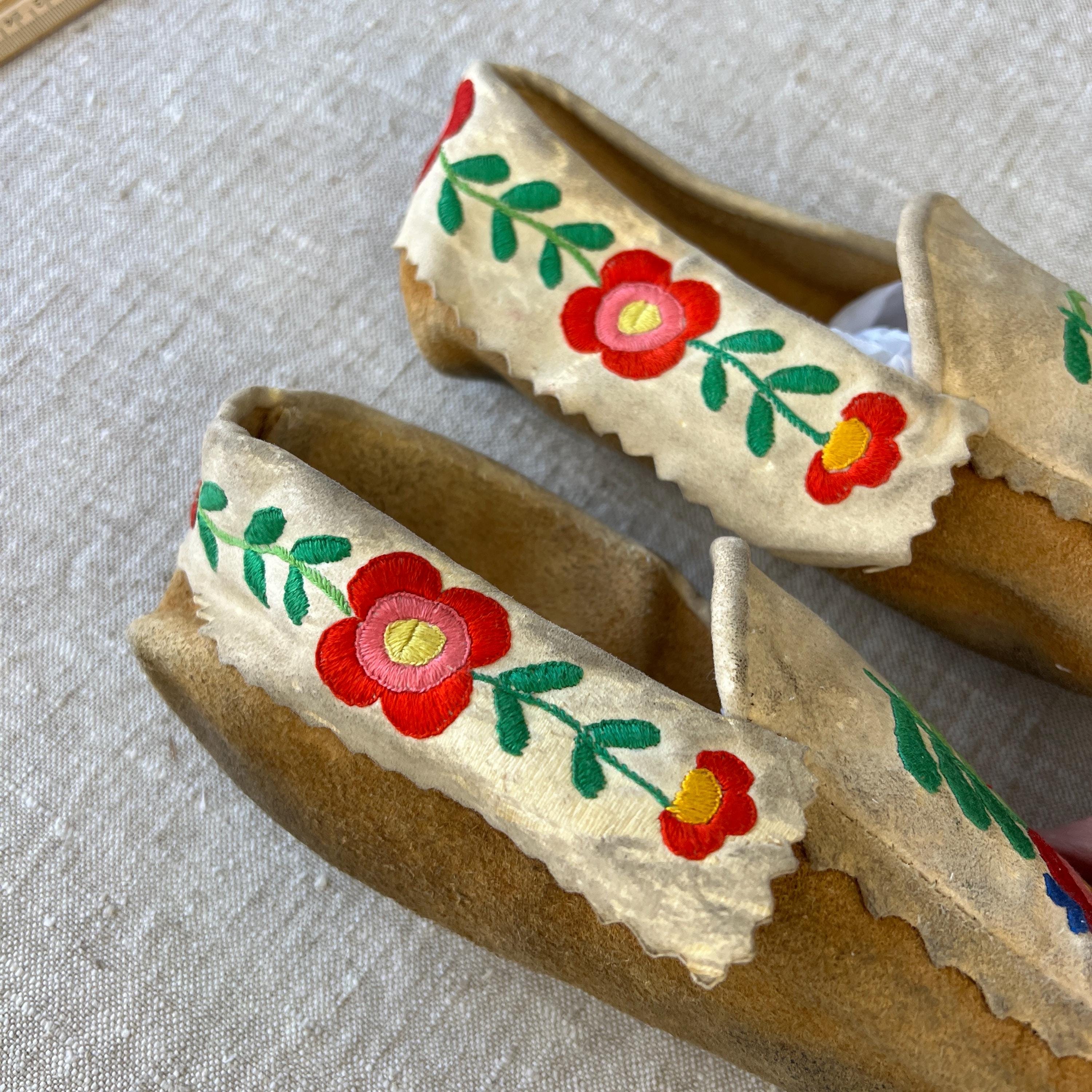 Native American Vintage Hand-embroidered Floral Suede Moccasins