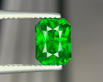Natuurlijke tsavorietgranaat: 2,32 karaat groene edelsteen (afkomstig uit Tanzania)