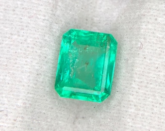 Natuurlijke Colombiaanse smaragd: 1,45 ct, onbehandeld, licht ingesloten (7x6x4 mm)