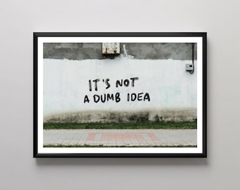 Arte mural de graffiti llamativo, "No es una idea tonta", decoración urbana, pieza impactante, pared blanca desgastada, decoración moderna para el hogar, arte mural único