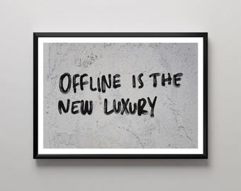 Arte mural moderno, mensaje de graffiti "Offline is the New Luxury", decoración mural texturizada, decoración urbana, arte único para el hogar, pieza impactante