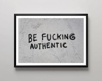Arte graffiti llamativo, "Sé jodidamente auténtico", lámina texturizada para pared, decoración urbana, arte mural inspirador, decoración moderna para el hogar, arte callejero.