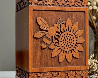 Handgemaakte houten crematie-urn | Bijen- en zonnebloemsnijwerk, bloemenrand