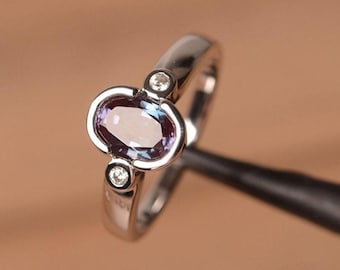 Anillo de alejandrita ovalada en plata de ley / Piedra natal de junio