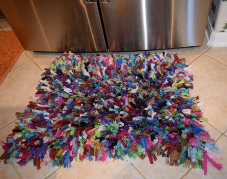 Recycled Hooked Rug From Leftover Ruffle Yarn Tutorial by JL Etsy