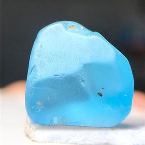 Natural Blue Topaz Rough Crystal: Healing Stone, Jewelry Making (14x15x9.50 MM, 15 Carats)
