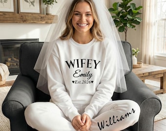 Bride Sweatsuit With Name, Personalized Set, Custom Wifey Sweatshirt & Pants, Wedding Morning Outfit, Bridal Loungewear, Bridal Sweat Set