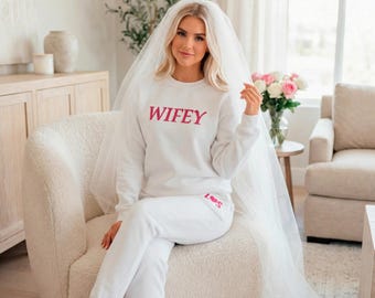 Bride Sweatsuit With Flamingo-Pink Embroidery, Personalized  Bride Sweat Set,  White Bridal Sweatsuit