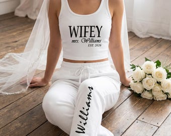 Sweatsuit bruid, gepersonaliseerde bruids sweatsuit set, bruid sweater set, bruids sweatsuits voor vrouwen, aangepaste outfit vrouw, toekomstige mevrouw cadeau