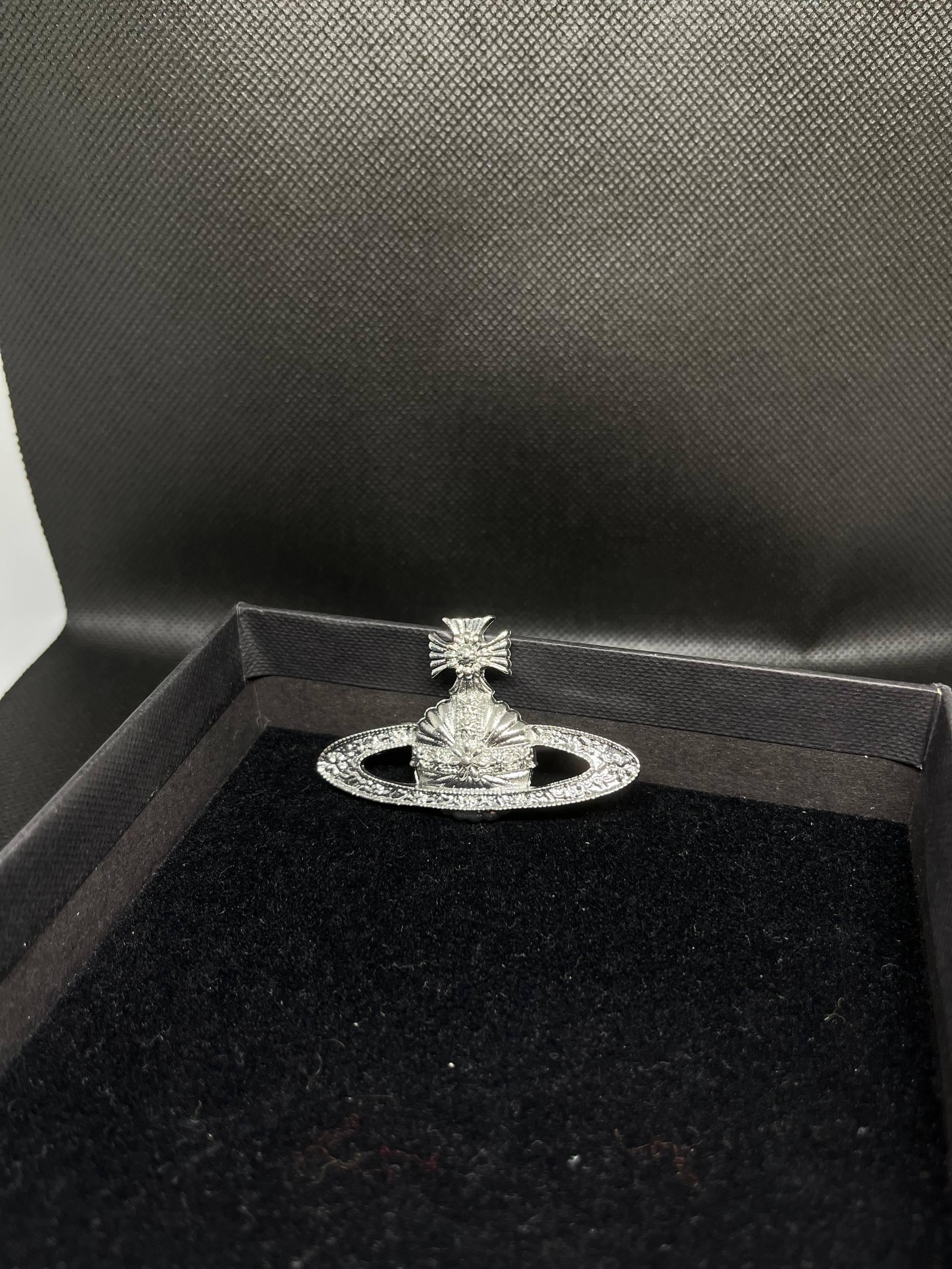 vivienne westwood パイレーツオーブ ラインストーン ブローチ vivienne westwood パイレーツオーブ ラインストーン ブローチ