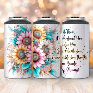 Puede incluir: Una taza de cerámica blanca con un asa negra y el texto "But First, Coffee" en negro, con una fuente de estilo manuscrito. La taza está sobre una superficie blanca.