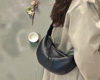 Women Soft Leather Crossbody Purse: Curved Bag Sling Bag Moon Shape, Everyday Carry, gift for her,personalized gifts for her,gifte-for bag!!