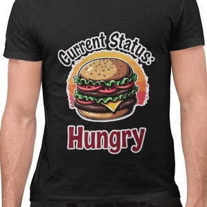 Aktueller Zustand: Hungry Unisex T-Shirt | Lustiges Feinschmecker-Geschenk, Freizeitkleidung, ideal für Feinschmecker, perfekt für Geburtstage, Grillabende oder einfach nur so
