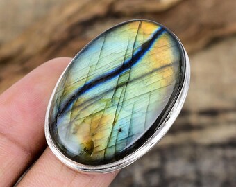 Dainty labradorite ring, 925 silver band, oval cabochon, everyday