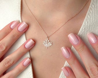 Maple Leaf Necklace Gold, 14K Gold Geometric Leaf Pendant, Fall Jewelry Gift for Her, Canadian Necklace, Autumn Pendant, Christmas Gift