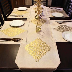 Camino de mesa de terciopelo de lujo + 6 manteles individuales (terciopelo - hermoso beige)