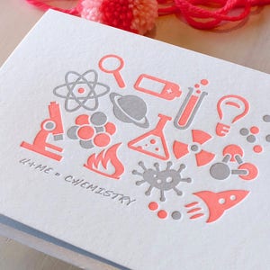 Tarjeta impresa con letras 'T + yo = química' para el día de San Valentín con temática de química friki, para científicos, ícono de la ciencia Compre 10 y obtenga un 50 % de descuento