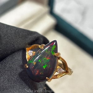 Anillo de ópalo negro en forma de pera: plata de ley, detalles de circonita cúbica