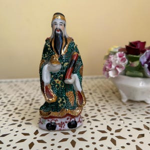 Vintage handmålad Fu-gudsfigur: Kinesisk porslins Feng Shui-dekor Subtila flisor