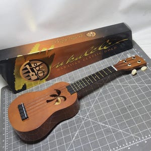 Vintage Hawaiian classic gold Ukulele 21x6 in box musical instrument souvenir