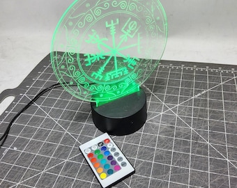 Vikingkompass Vegvisir LED-ljus laseretsad anpassad nordisk fjärrdisplay gåva