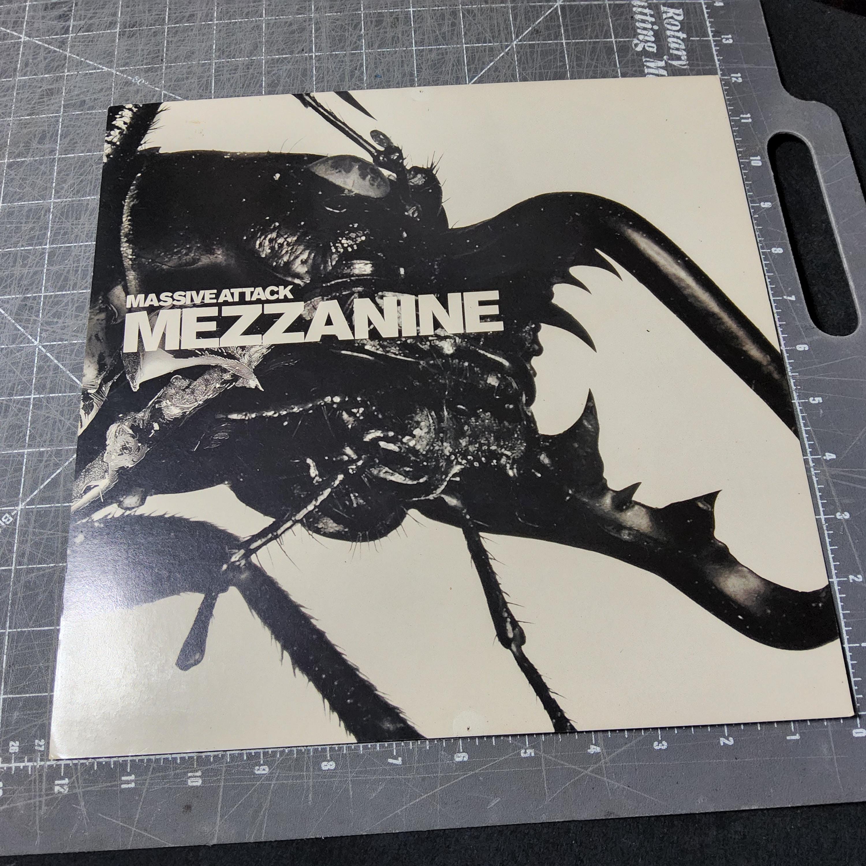 massive attack 3D アートポスター　マッシブアタック マッシヴ・アタックの3D アートワーク本『3D and the art of Massive