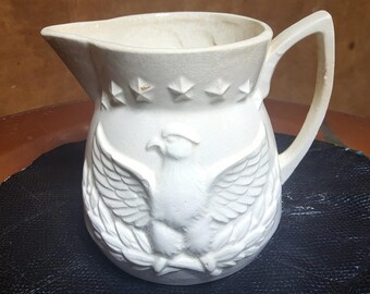 Jarra cremeira vintage em miniatura com águia, branca, patriótica, americana, em cerâmica, ideal para presente de café da manhã.