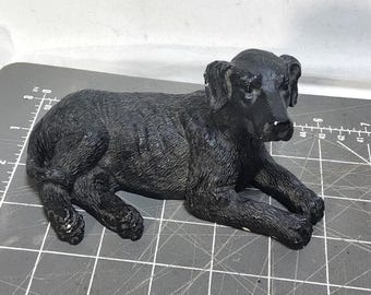 Vintage 6x4x3 resin black labrador laying figurine mid century display lab