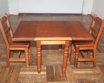 Vintage 1990s Pleasant Co American Girls Molly McIntire Happy Birthday Wood Drop Leaf Table with Two Chairs