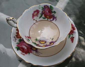 Vintage 1930s 1940s Paragon Fine Bone China Footed Teacup & Saucer Set with Cabbage Rose Gilt Trimmed Scalloped Edges A668-5 Made in England