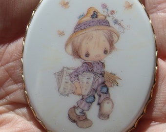 Vintage 1970s Rare Betsey Clark Marked Hallmark Cameo with Wish Beau Carrying a Newspaper Combo Pin Brooch or Pendant