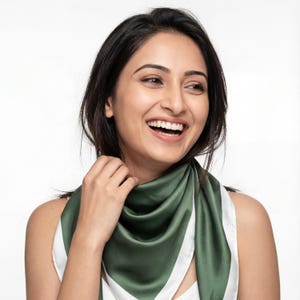 Pañuelo cuadrado de satén verde oliva con bordes blancos, 90 x 90 cm