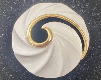Torino Vintage White Enamel Brooch Pin Signed Gold Tone  Jewelry