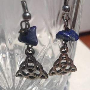Lapis Lazuli Chip Silver Trinity Celtic Knot Earrings