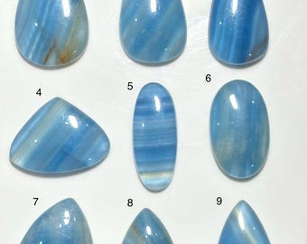 Piedra preciosa de ónix azul pulido, piedra natural para la fabricación de joyas y manualidades.