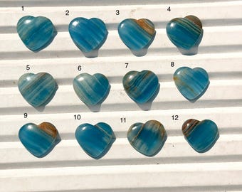 Gema de ónix azul natural en forma de corazón / Piedra de bolsillo de cristal pulido / Decoración curativa