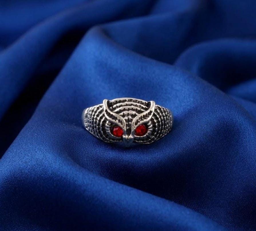 Gothic Owl Eye Signet Ring: Antique Silver Red Gemstone