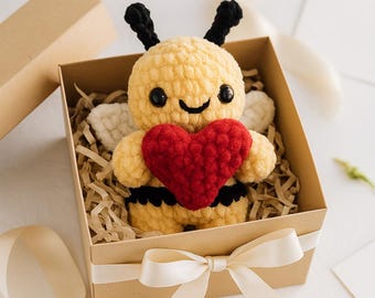 Bumblebee Crochet Pattern with Heart, Plushie Amigurumi (PDF Pattern)