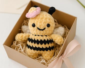 Crochet Bumblebee with Flower Pattern, Beginner Friendly (PDF Pattern)