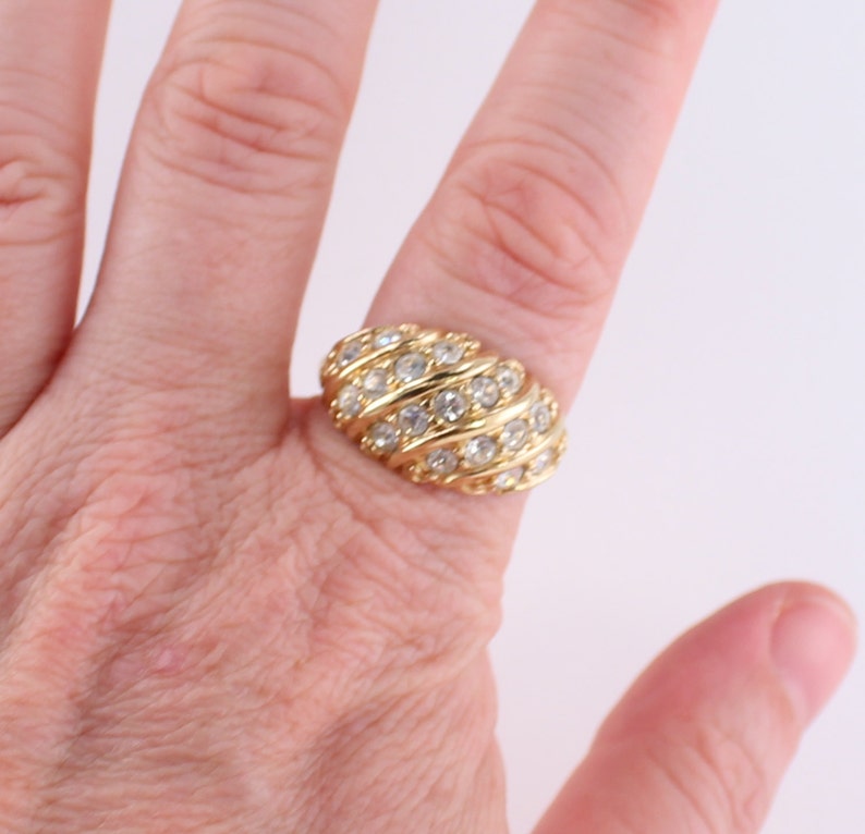 Vintage 1992 Avon Hollywood Style Size 10.25 Gold Tone Crystal Diagonal Row Swirl Rhinestone Chunky Domed Statement Ring