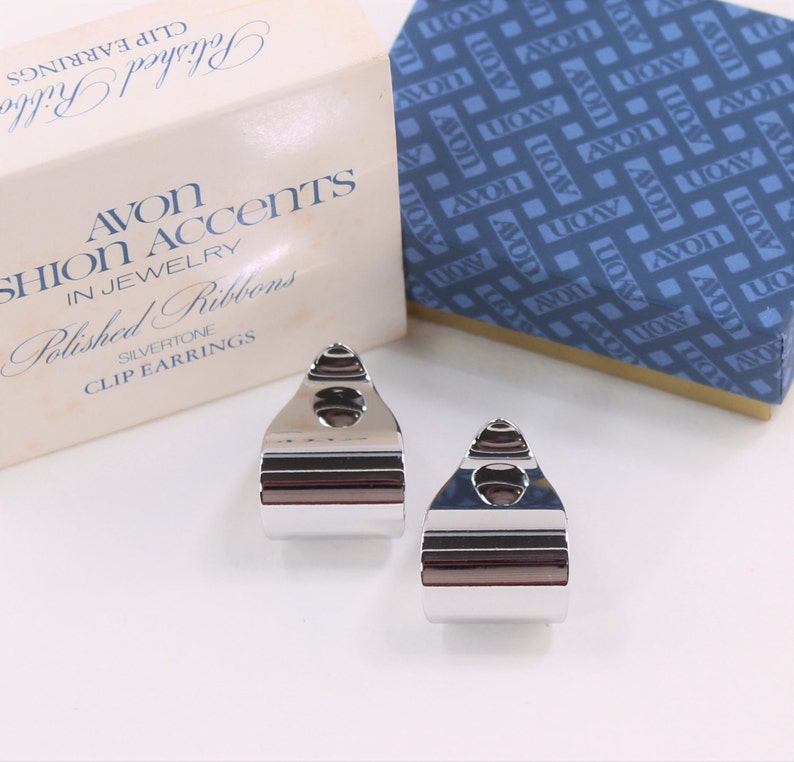 Vintage 1977 Signed Avon Polished Ribbons Silver Tone Curled Modern Minimalist Hoops Clip On Earrings in Original Box NIB