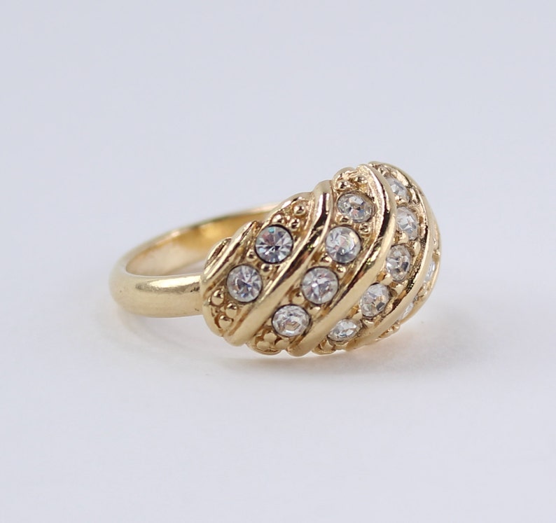 Vintage 1992 Avon Hollywood Style Size 10.25 Gold Tone Crystal Diagonal Row Swirl Rhinestone Chunky Domed Statement Ring